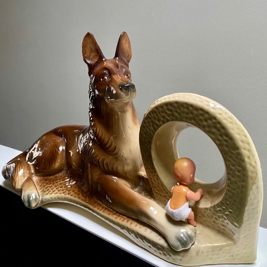 Werk 16. Teder in een vitrinekastje 53,5X16X61,5cm