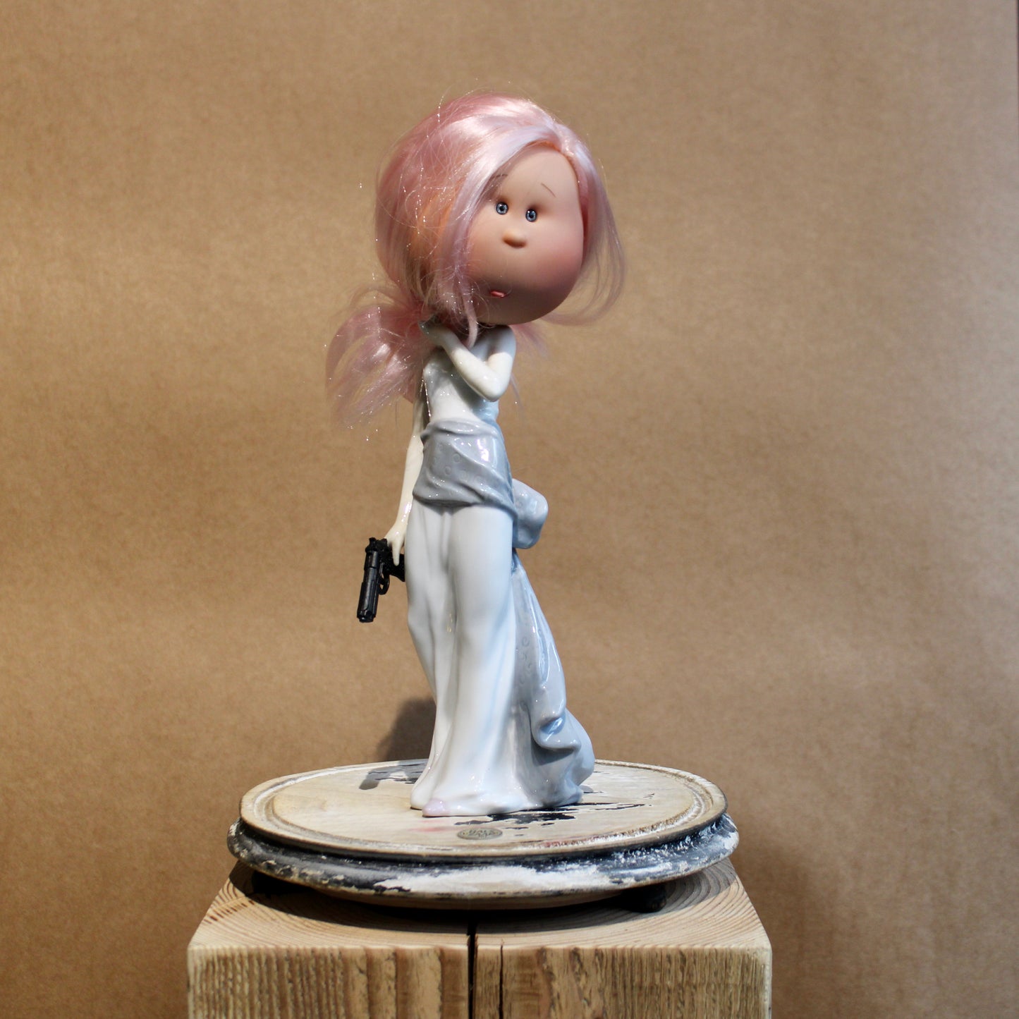 Werk 73. JANE BOND in oude stolp Ø24X53cm