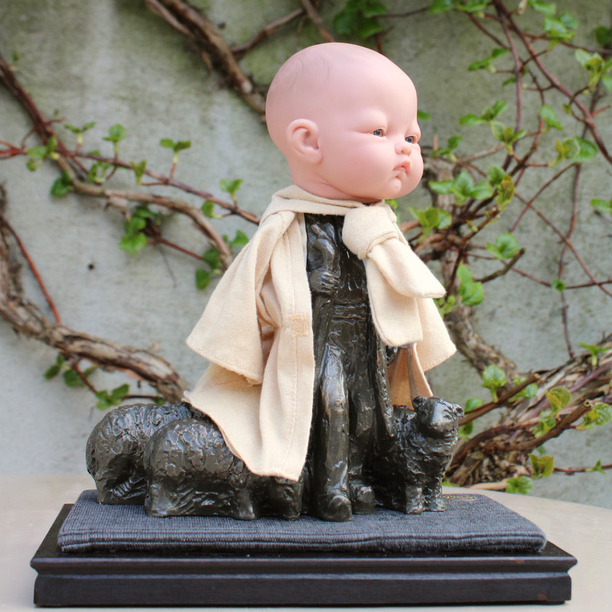 Werk 25. Schaapherder Noa in vitrine 15x26x36cm