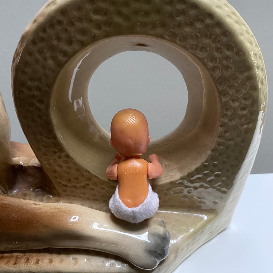Werk 16. Teder in een vitrinekastje 53,5X16X61,5cm